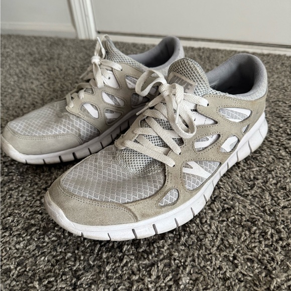 Nike Free Run 2 Gray and White Running Shoes - Picture 1 of 3